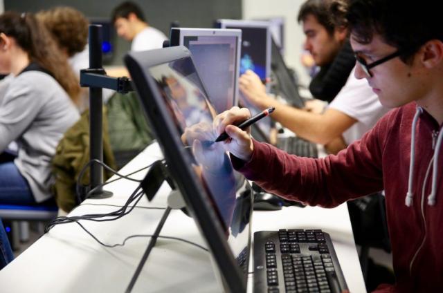 Las Rozas colabora con varios centros universitarios y de formación profesional para ofrecer becas a estudiantes
