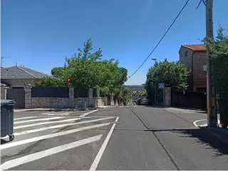 Los vecinos de la C/ Castilla reclaman soluciones ante el exceso de tráfico de su calle
