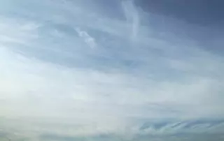 Aparición de algunas nubes en la previsión del tiempo de hoy