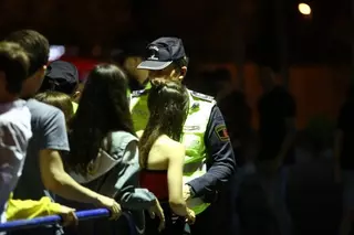 Dispositivo especial para controlar celebraciones no autorizadas durante las fiestas