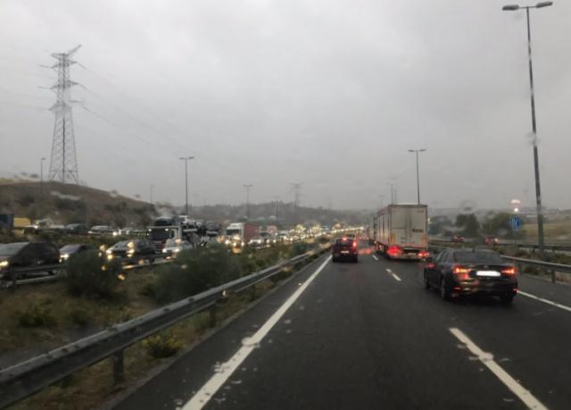 Un accidente de camión a la altura de Las Rozas provoca el corte de la M-50 en sentido a Madrid
