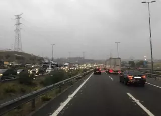 Un accidente de camión a la altura de Las Rozas provoca el corte de la M-50 en sentido a Madrid