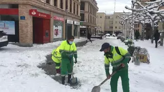 Las Rozas refuerza sus medios técnicos con 6 retroexcavadoras para retirar la gran cantidad de nieve acumulada