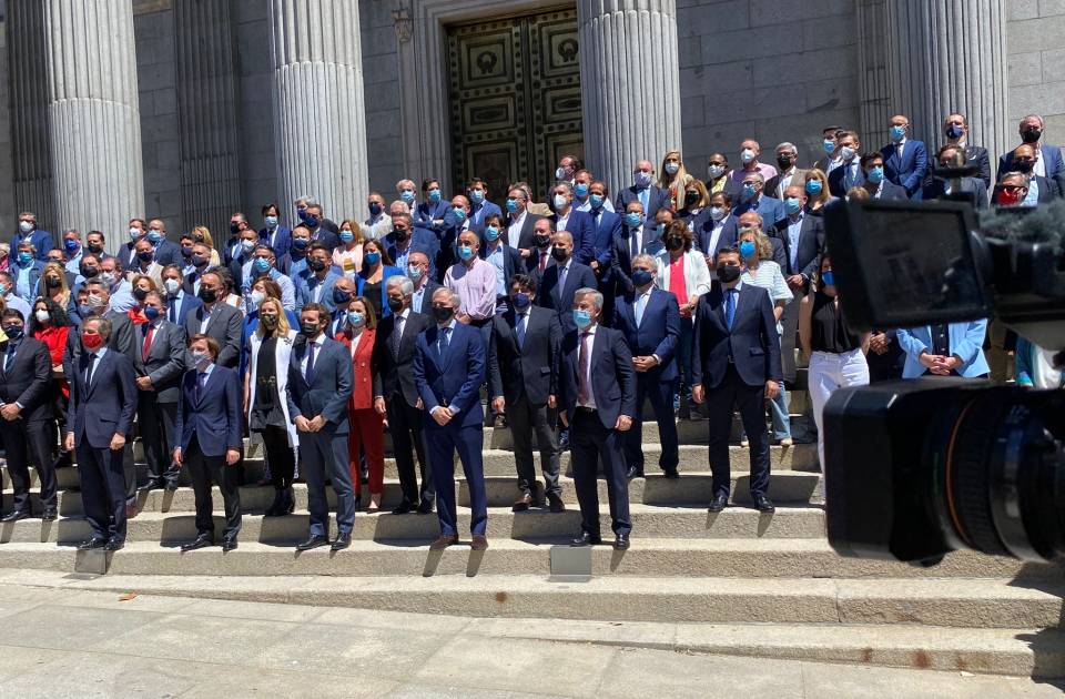 La rebelión de los alcaldes: los ediles del noroeste se manifiestan para exigir las ayudas frente a la pandemia