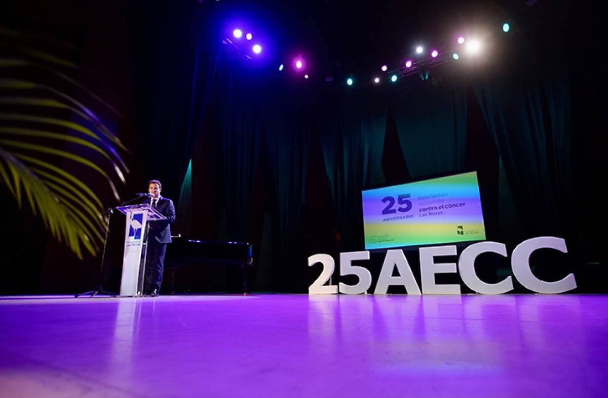 Homenaje a la Asociación Española Contra el Cáncer de Las Rozas con motivo de su 25 aniversario