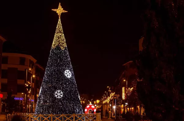 Las Rozas inaugura la Navidad con un Mercadillo de artesanía y productos típicos en la Calle Real