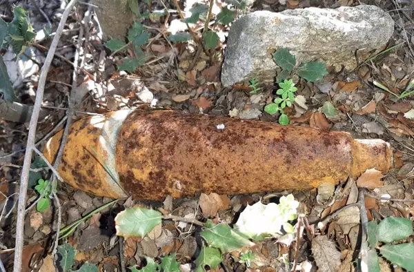 Un vecino de Las Rozas localiza una granada de la Guerra Civil en el entorno del Arroyo de la Puentecilla