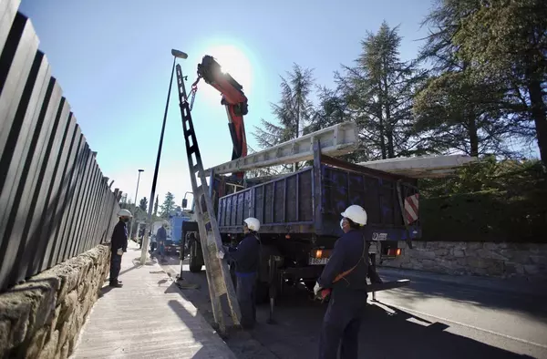 Desaparecen los primeros cables eléctricos aéreos del paisaje de Las Rozas