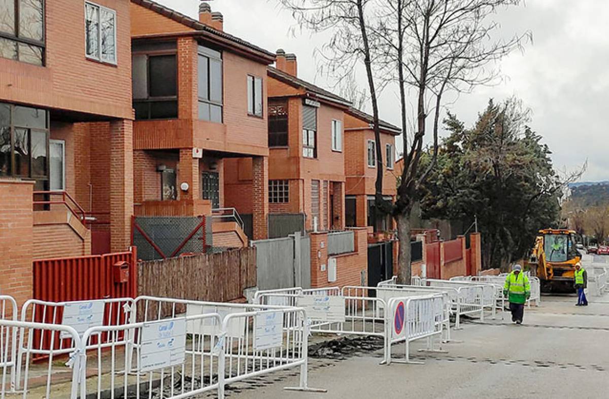 En marcha la renovación de la acometida de suministro de agua en la calle Encinar