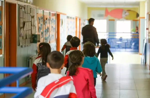 El Ayuntamiento lanza una guía sobre centros, plazos e información para ayudar a las familias en la escolarización