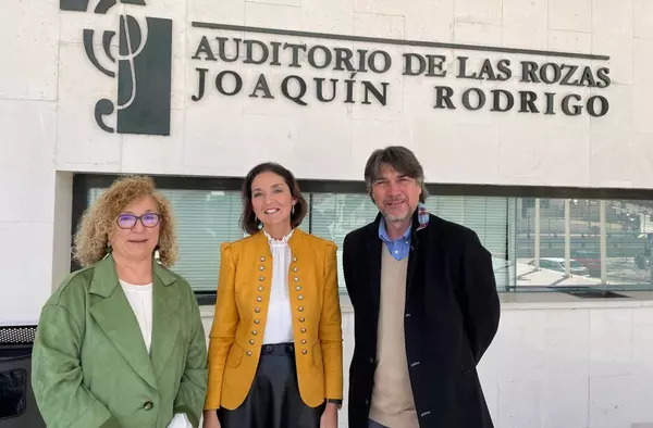 La ministra Reyes Maroto participa en Las Rozas en un coloquio con estudiantes Erasmus