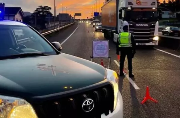 Persecución y embestidas a un coche de la Guardia Civil en Las Rozas: un detenido, dos huídos y un agente herido