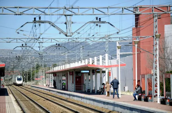 Adif acometerá mejoras en las estaciones de Cercanías de Pinar de Las Rozas y Las Matas