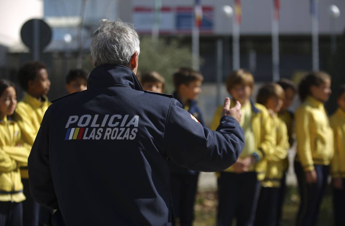 La Policía Local forma a los alumnos de Las Rozas en Educación Víal y seguridad en Internet