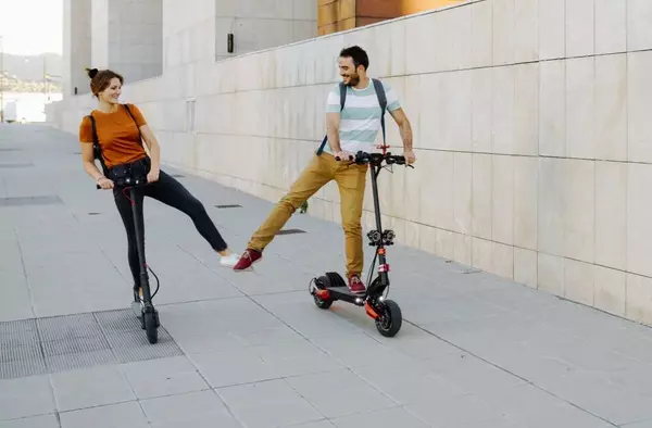 Las Rozas cambia coches por patinetes: Los vecinos no podrán tener más de un vehículo por familia