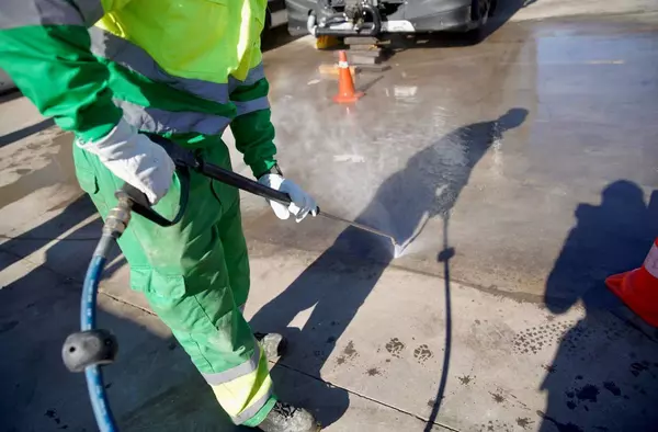 Un nuevo sistema de limpieza con ozono se pone a prueba en las calles de Las Rozas