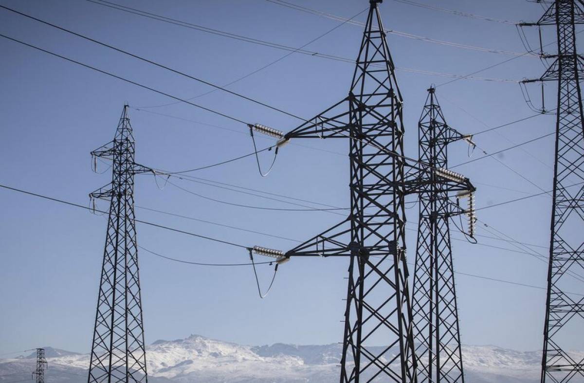 VOX pide soterrar las torres de alta tensión en Las Rozas
