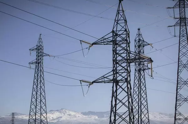 VOX pide soterrar las torres de alta tensión en Las Rozas