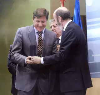 El Ministerio de Interior premia a Manuel López con la Medalla al Mérito de la Protección Civil