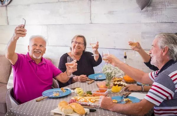Las Rozas homenajea a los mayores del municipio con la celebración del 'Día de los Abuelos'