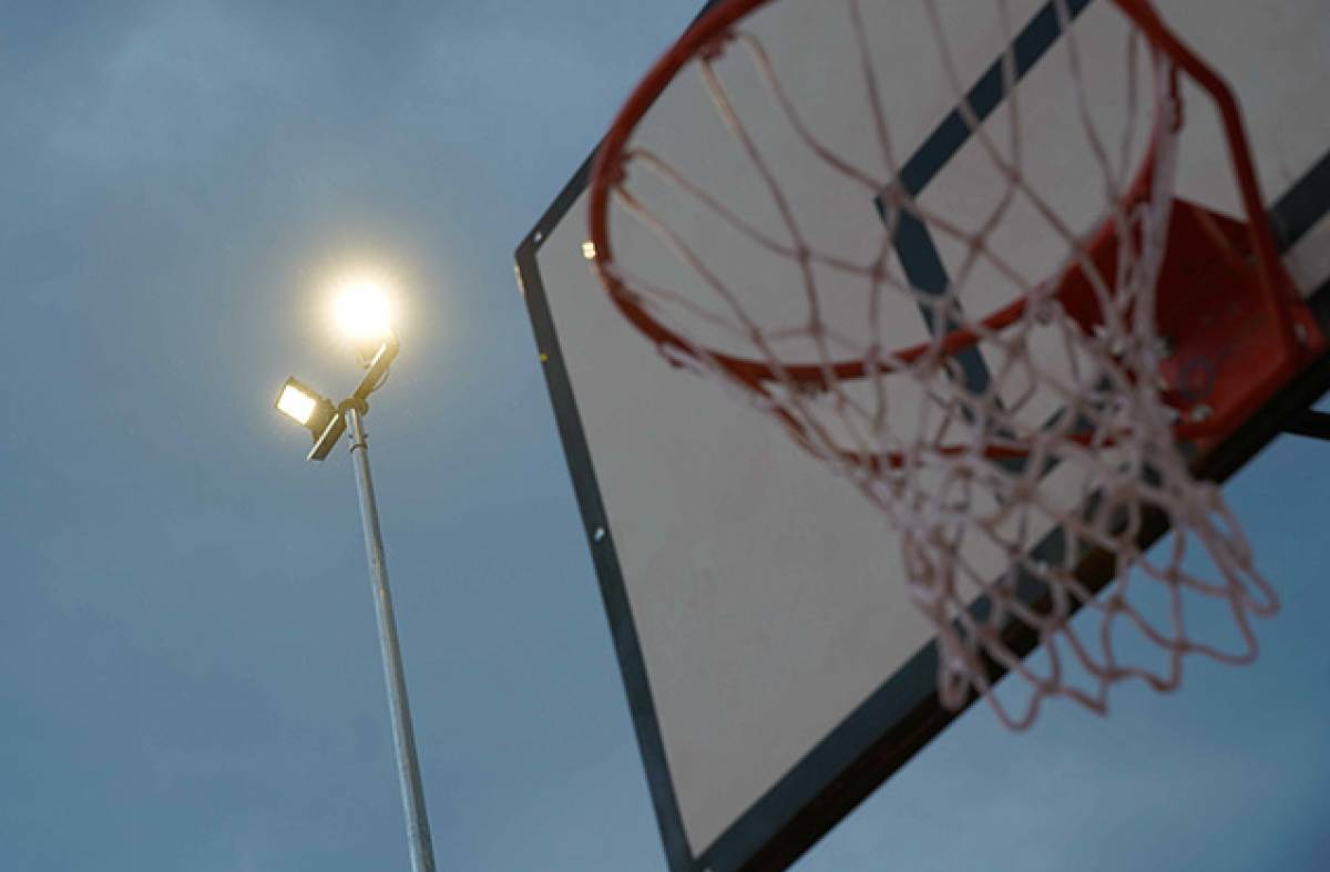 Las Rozas apuesta por iluminación LED en el Centro de Patinaje, el Pabellón Martín Dones y las pistas Retamar y 1º de Mayo