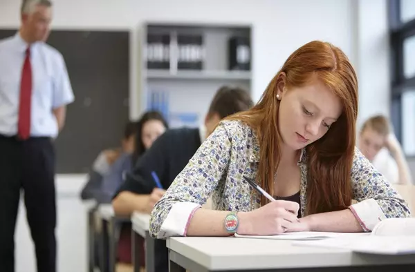 Los colegios bilingües madrileños impartirán la asignatura de Geografía e Historia en español desde el curso 2024/25