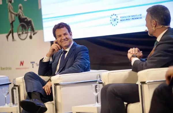 El alcalde de Las Rozas, José de la Uz, nombrado presidente de la Red Española de Ciudades Inteligentes