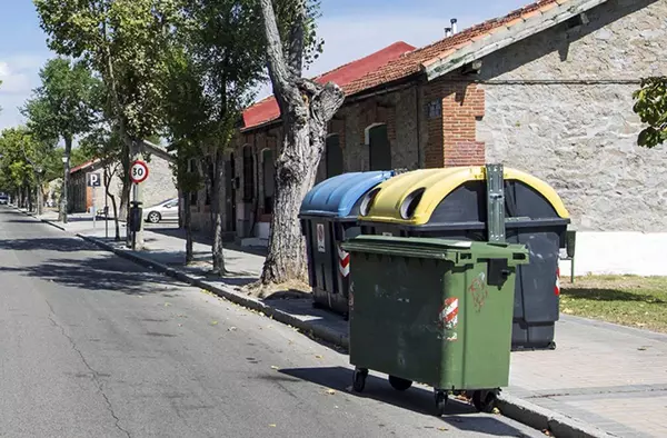 Polémica en Las Matas por la retirada de contenedores de basura en la zona norte