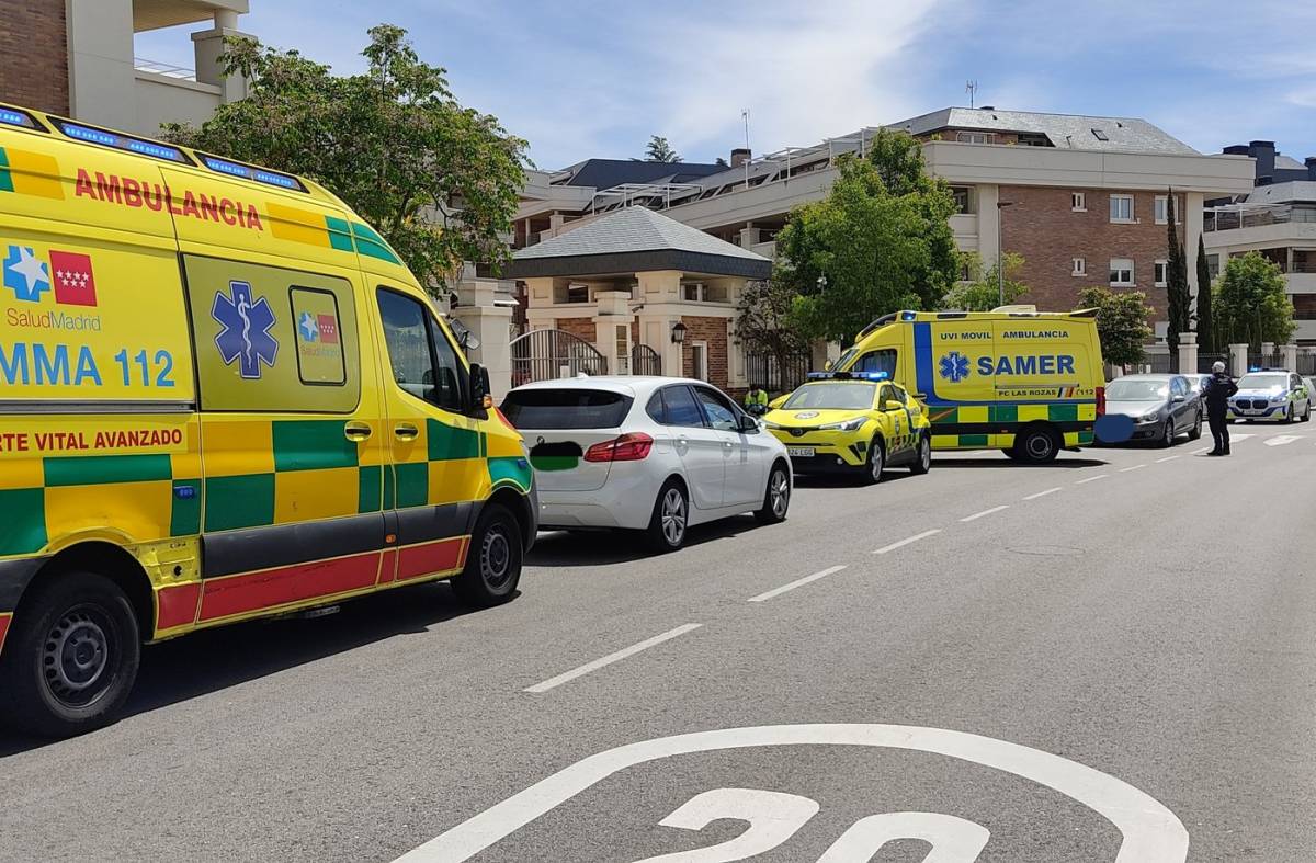 Un vehículo atropella a una persona en la calle Clara Campoamor de Las Rozas