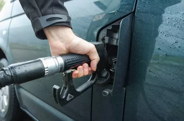 'Operación Salida' de verano: Estas son las gasolineras más baratas según tu combustible y código postal 