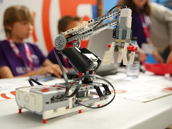 Inteligencia Artificial e inglés, claves para ganar la VII edición de 'Desafío Las Rozas'