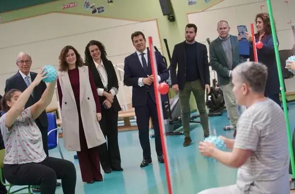 De la Uz acompaña a Isabel Díaz Ayuso en su visita a la Asociación Nuevo Horizonte en Las Rozas