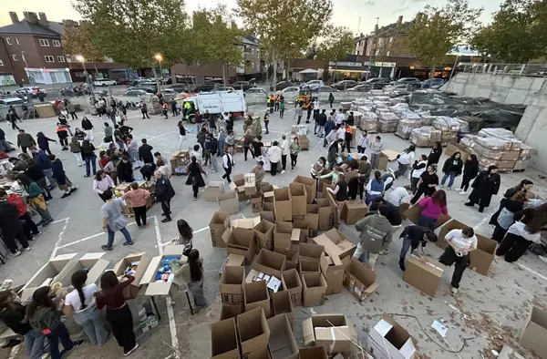  Las Rozas recoge 140 toneladas de comida,  herramientas y productos de limpieza para Valencia en 48 horas