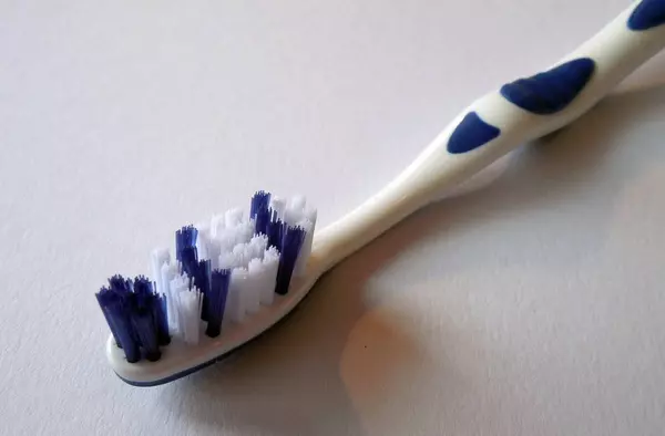 Complementos alimenticios para fortalecer dientes y encías durante la ortodoncia