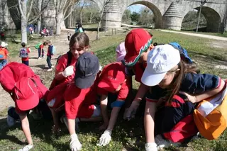 Alumnos del colegio El Cantizal limpian el Parque del Retamar