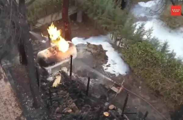 Impresionante incendio en Las Rozas: arde un depósito de gas de una vivienda 