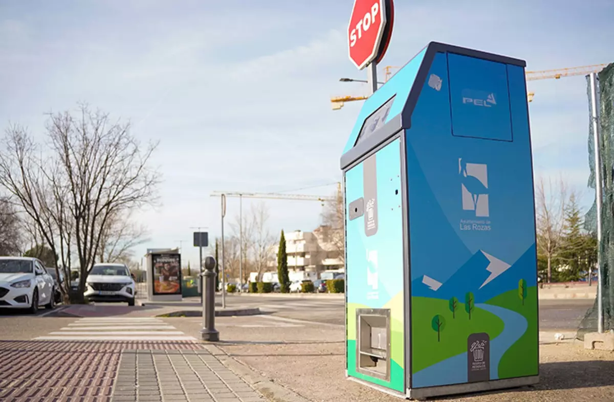 Las Rozas instala papeleras solares inteligentes con un sistema de auto prensado