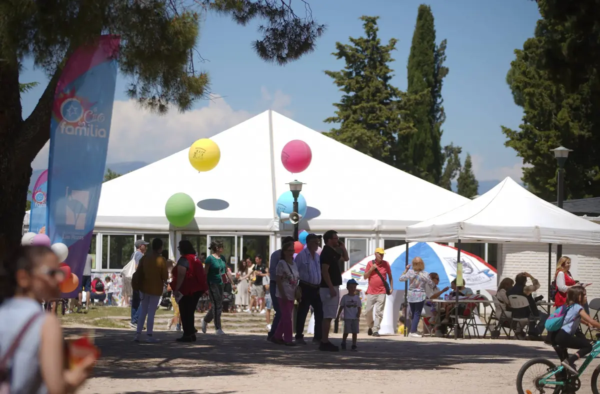 Tirolinas, hinchables, circuitos multiaventura, teatro... Las Rozas celebra el Día de la Familia en la Finca de El Pilar 