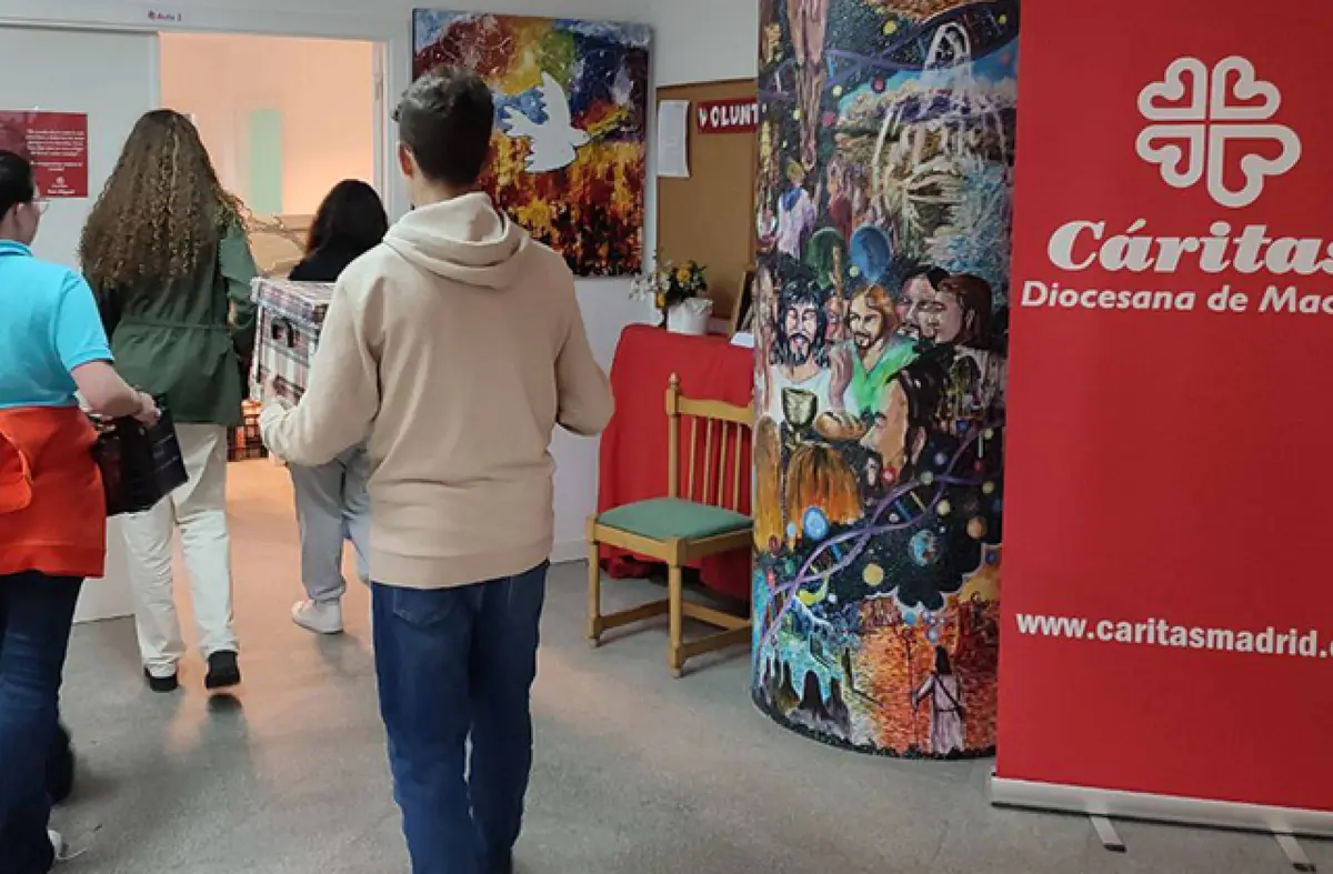 El grupo 'Jóvenes Activos' de Las Rozas organiza una recogida solidaria de alimentos
