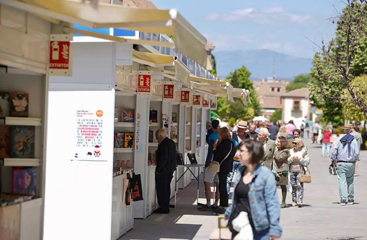 Todo sobre la Feria del Libro Las Rozas 2025: casetas, talleres, concursos, teatro, conciertos y más en la calle Real