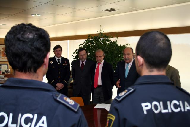 Toman posesión ocho nuevos mandos de la policía local
