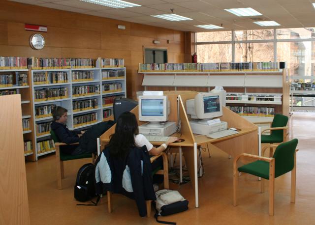 Las tres bibliotecas de Las Rozas abren hasta las doce de la noche para facilitar la preparación de exámenes