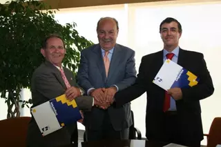 Los dos Equipos de Fútbol de Las Rozas firman su fusión en presencia del alcalde