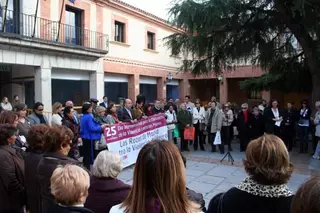 Las Rozas se concentra en su plaza mayor contra la violencia de género