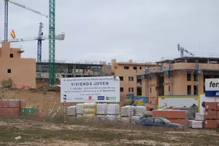 El PSOE denuncia el abusivo contrato de alquiler que va a imponerse a los adjudicatarios de las Viviendas Protegidas de El Montecillo