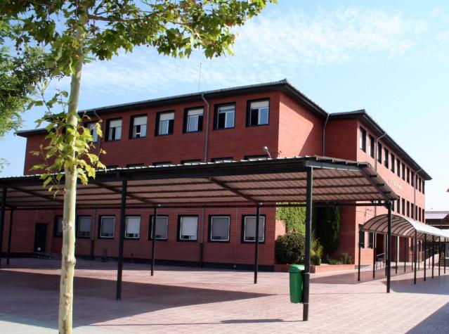 El Ayuntamiento ofrece plazas el día 25 de febrero  a los escolares con padres que trabajan