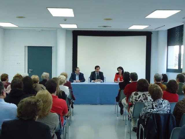 José Ignacio Fernández Rubio se reúne con representantes de las asociaciones culturales de Las Rozas
