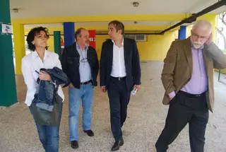 El candidato socialista, Miguel Ángel Ferrero visita el Instituto Carmen Conde y el Colegio Vicente Aleixandre de Las Rozas