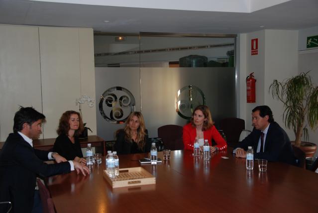 José Ignacio Fernández Rubio se reúne con los responsables de Las Rozas Village
