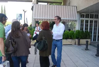 El candidato socialista, Miguel Ángel Ferrero visita a los empresarios del Burgocentro de Las Rozas